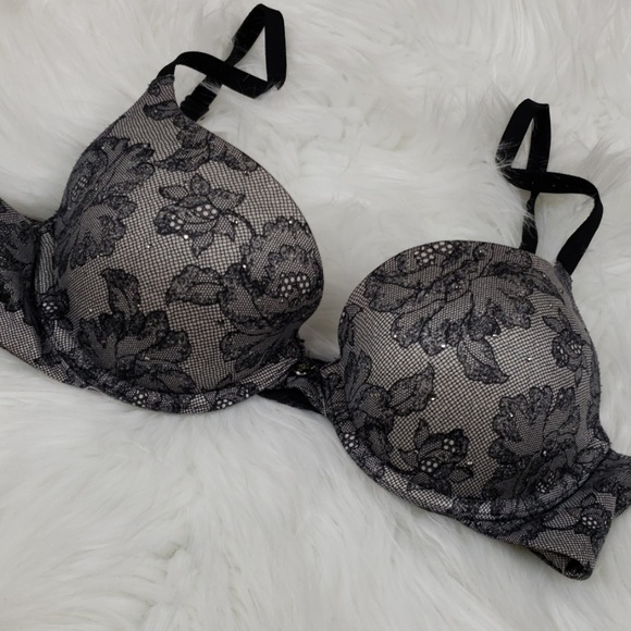 Victoria's Secret Other - Victoria's Secret🖤 lined demi bra